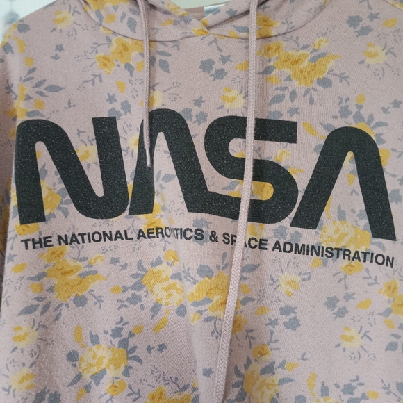 Public library pink floral NASA crop hoodie - Picture 4 of 6